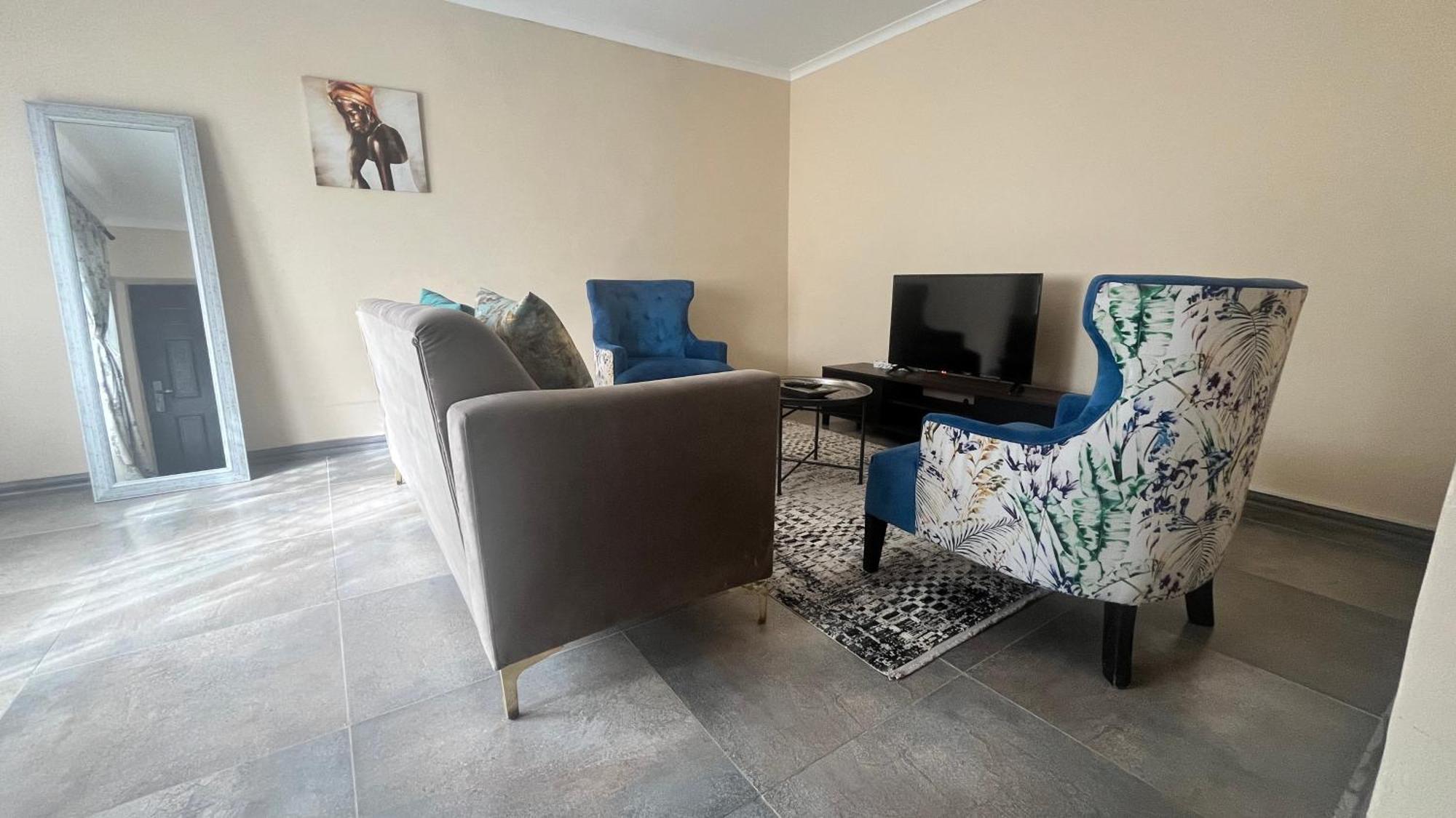Stylish Self Catering Unit In Maseru Cbd Buitenkant foto