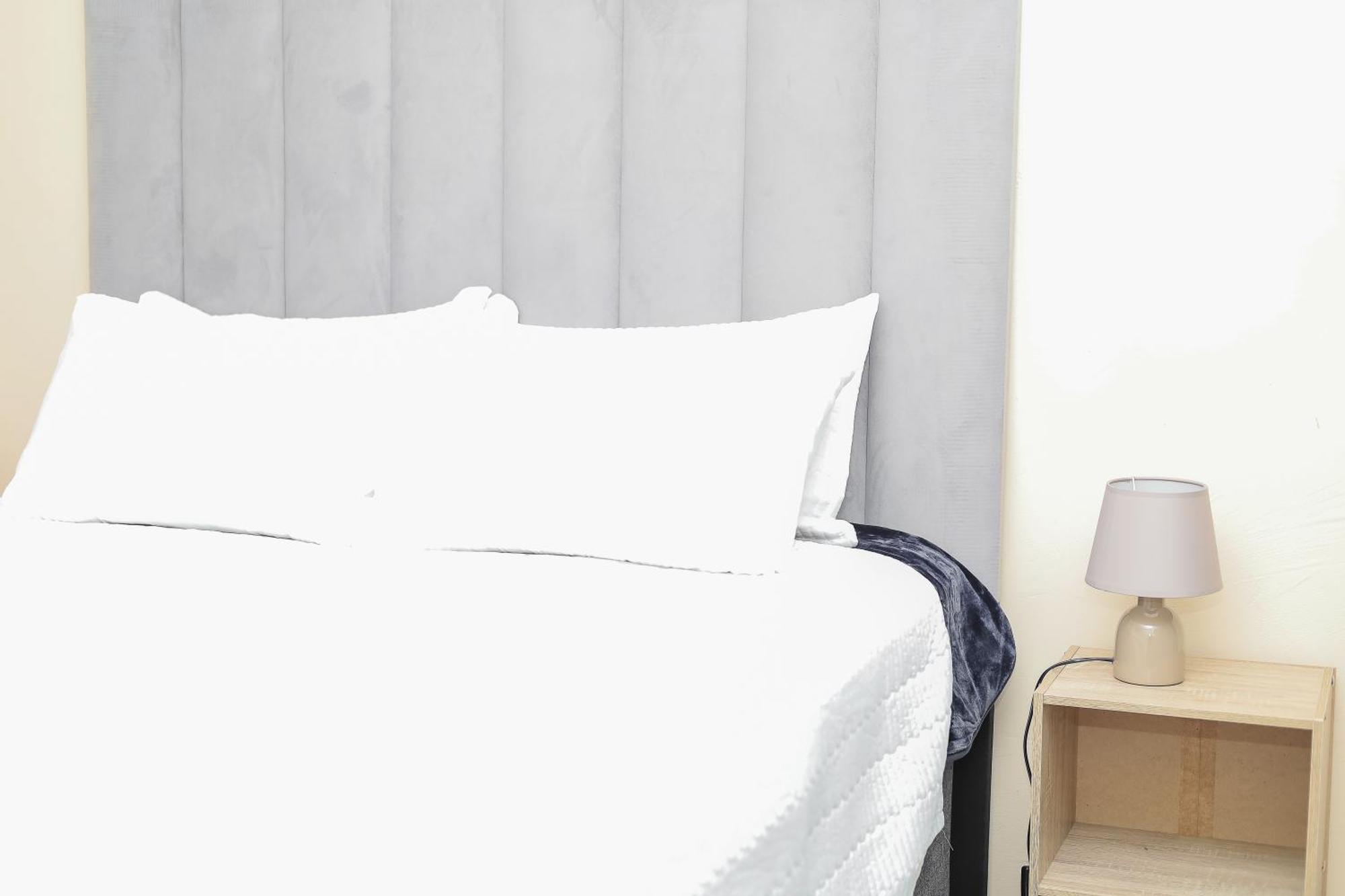Stylish Self Catering Unit In Maseru Cbd Buitenkant foto